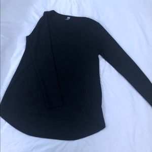 LuLaRoe Lynnae shirt, black in color